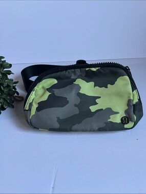 lululemon athletica Camo Belt bag Green and Black